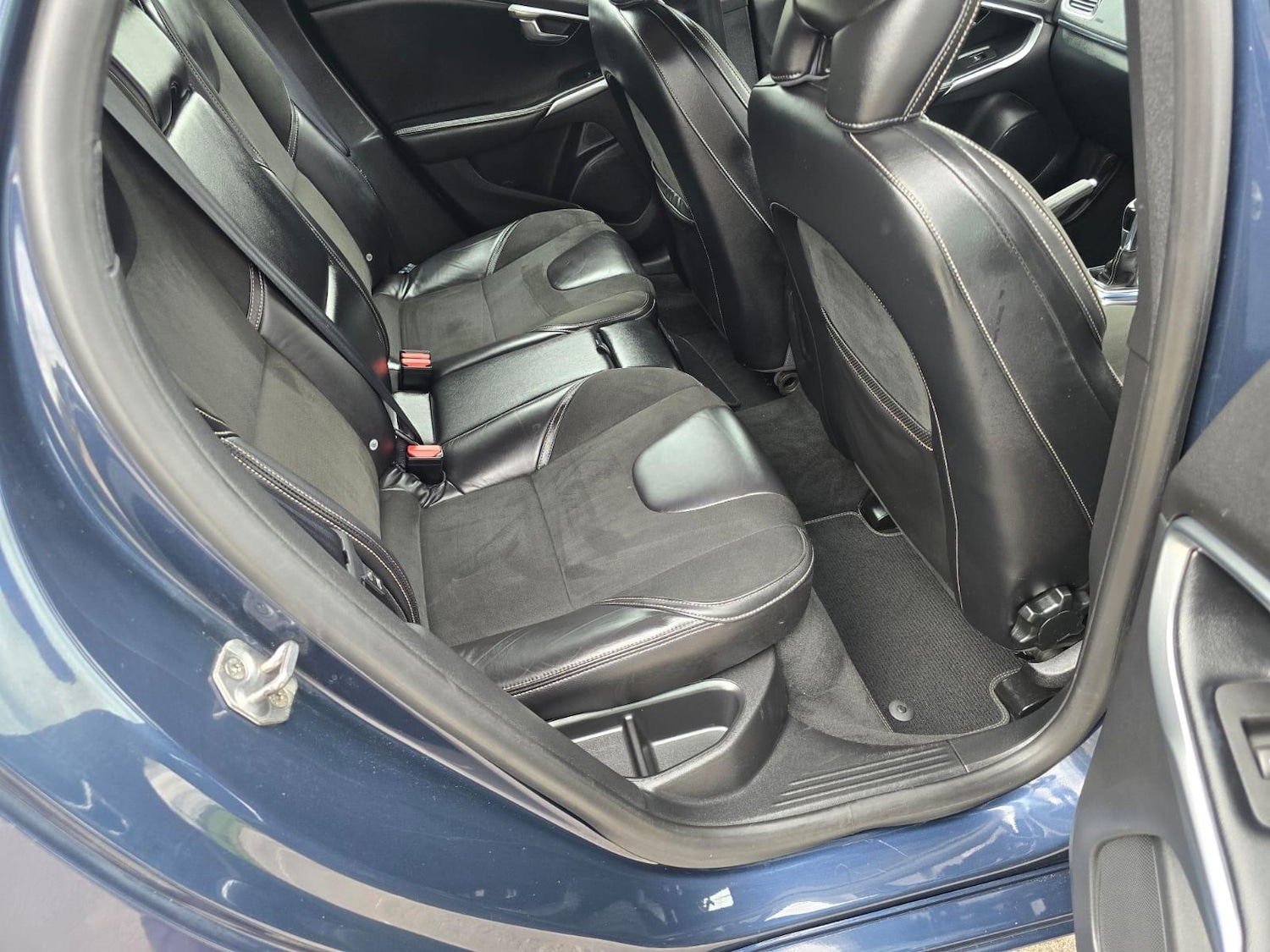 Used Volvo V40 2015 for sale - 76085272: Photo 33