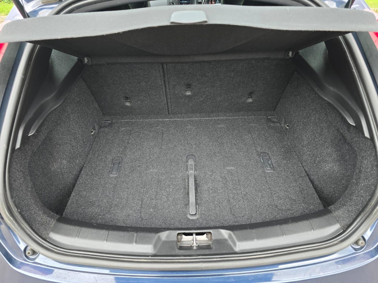 Used Volvo V40 2015 for sale - 76085272: Photo 35