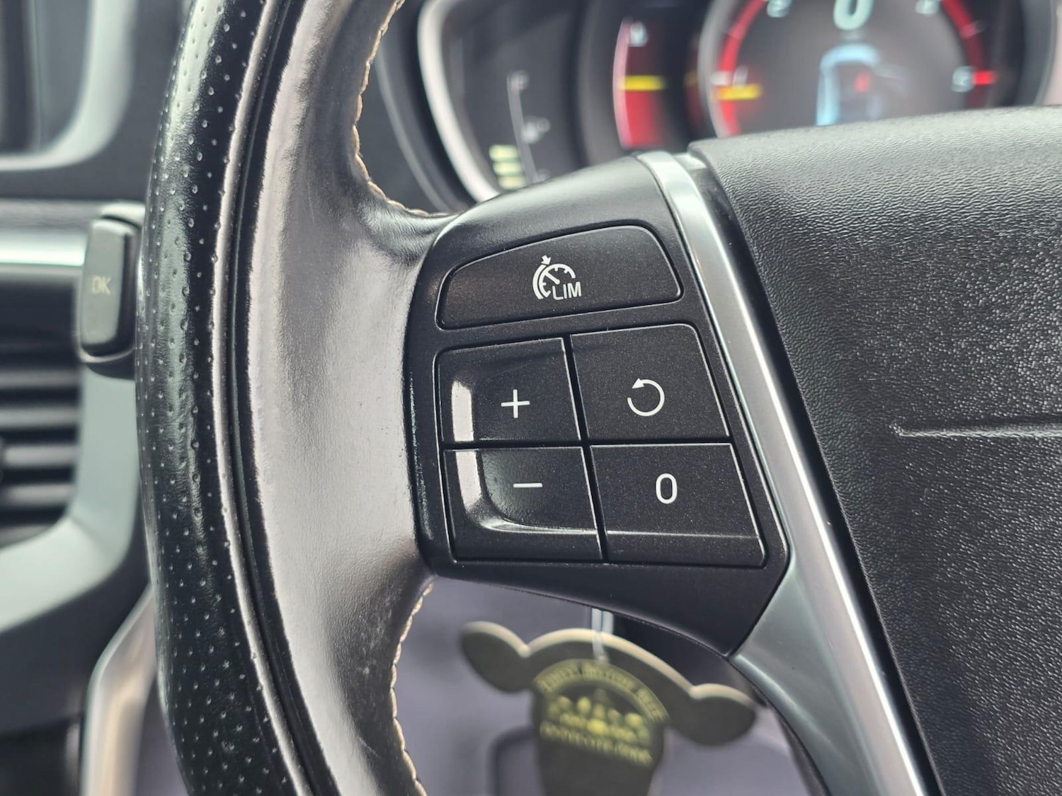 Used Volvo V40 2015 for sale - 76085272: Photo 45