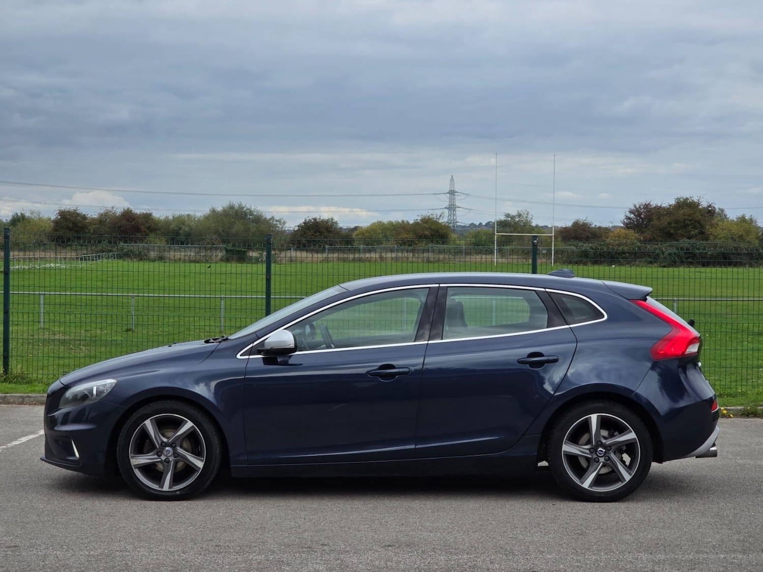 Used Volvo V40 2015 for sale - 76085272: Photo 6