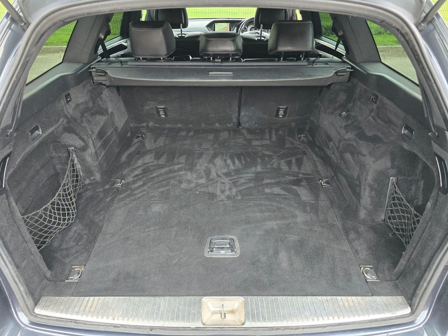 Used Mercedes-Benz E-Class 2013 for sale - 76094571: Photo 35