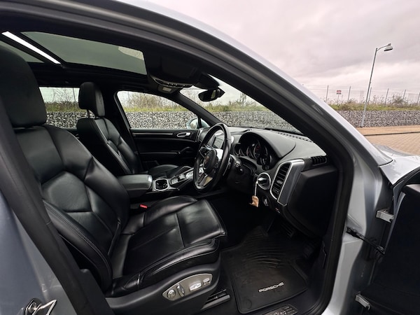 Used Porsche Cayenne 2017 for sale - 74383102: Photo 24
