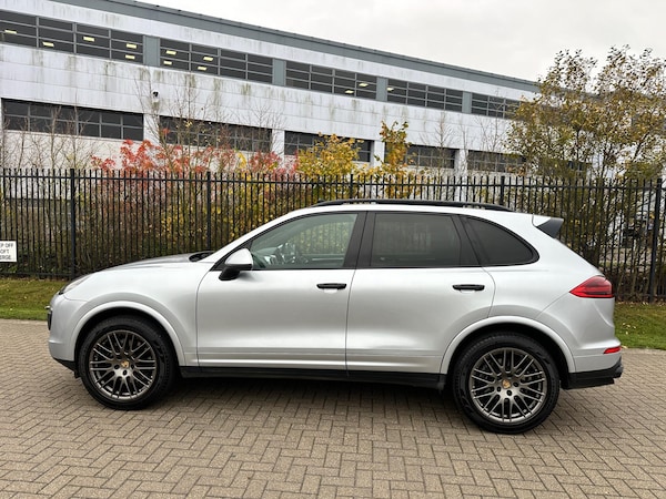 Used Porsche Cayenne 2017 for sale - 74383102: Photo 34
