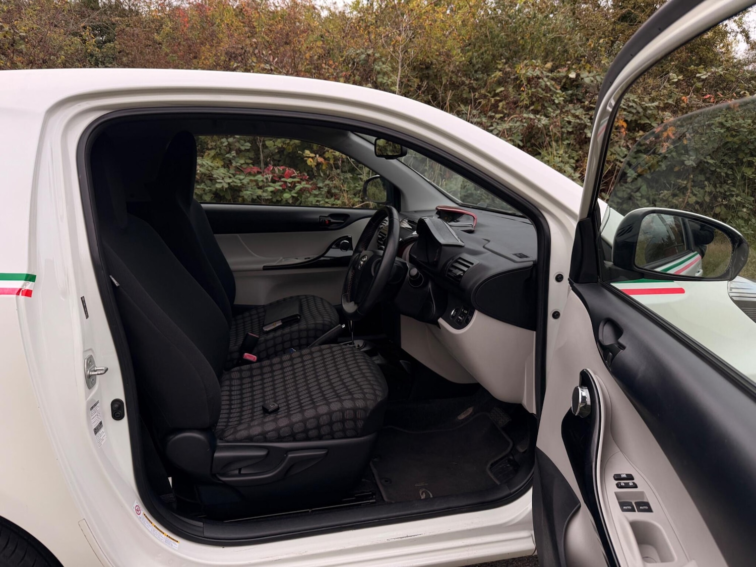 Used Toyota IQ 2011 for sale - 76314602: Photo 7