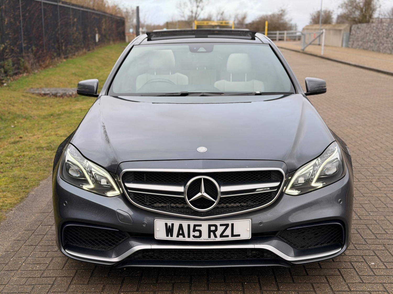 Used Mercedes-Benz E Class 2015 for sale - 77425882: Photo 2