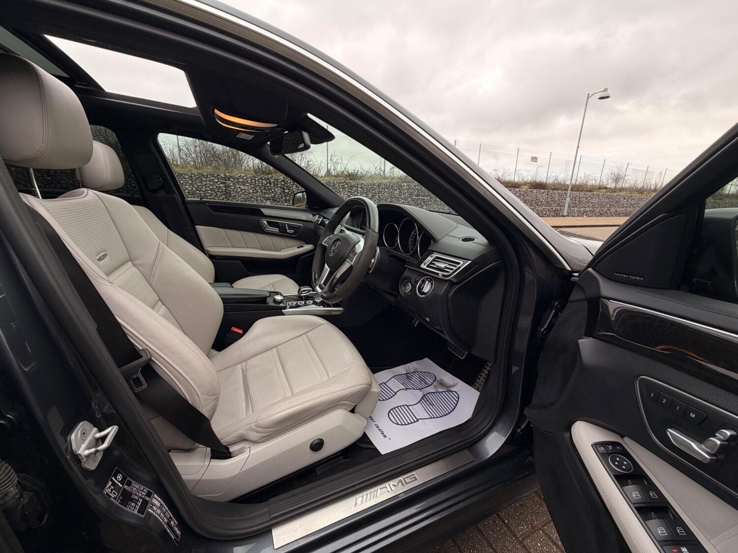 Used Mercedes-Benz E Class 2015 for sale - 77425882: Photo 32