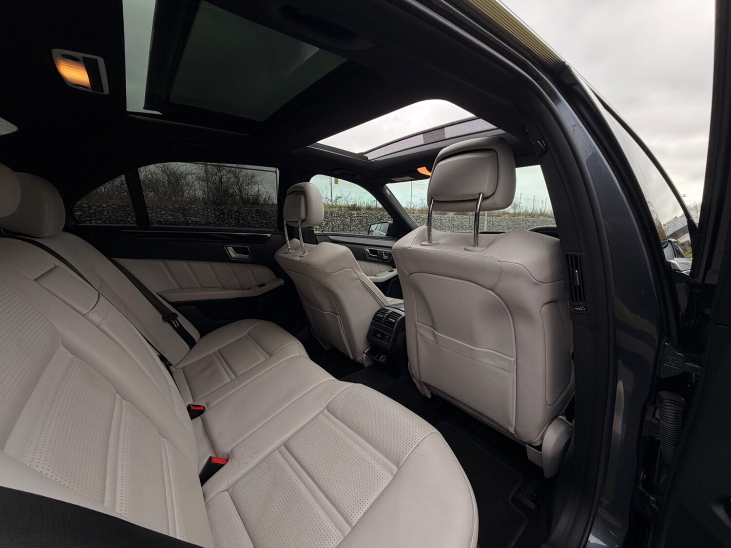 Used Mercedes-Benz E Class 2015 for sale - 77425882: Photo 39