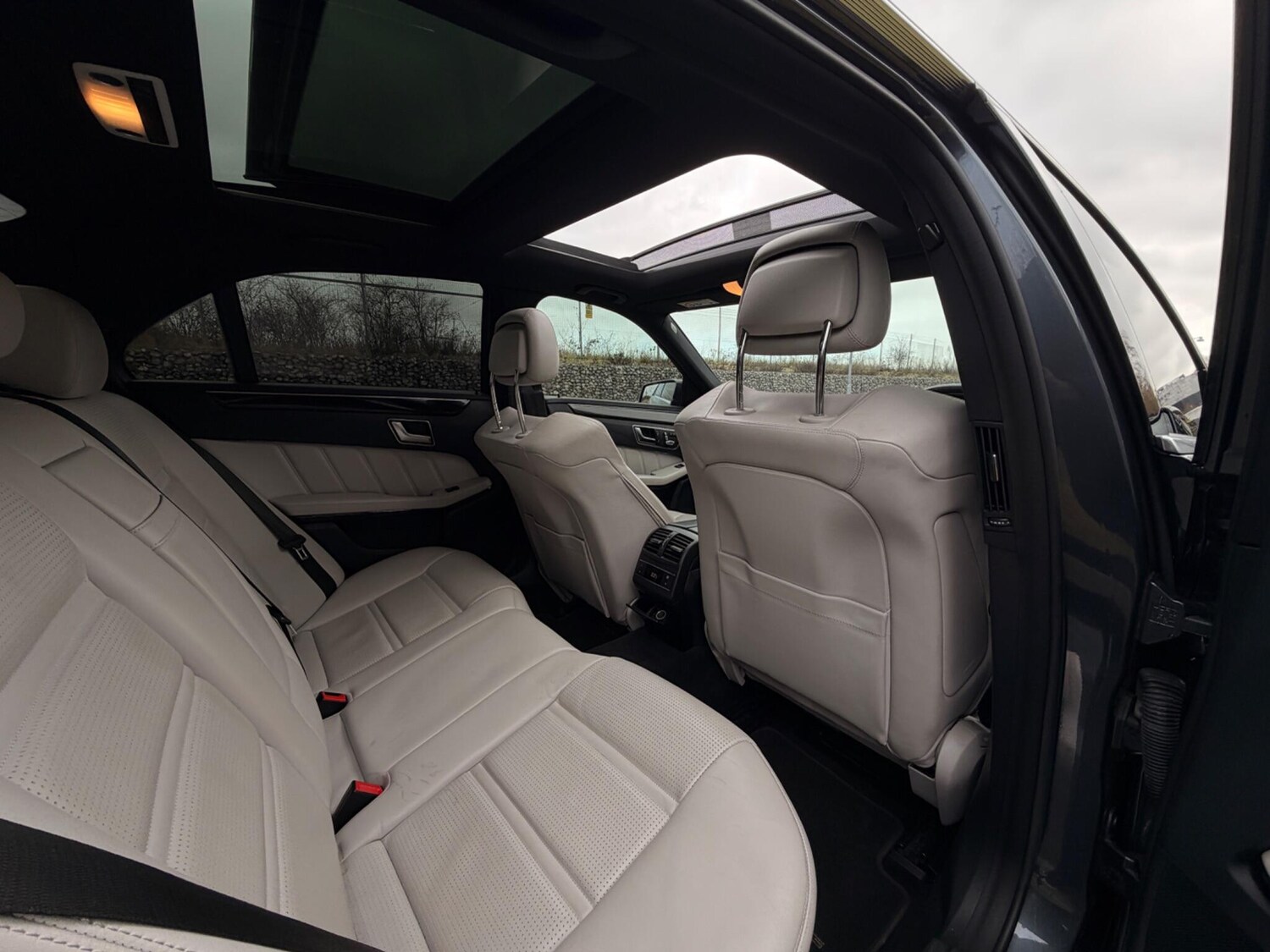 Used Mercedes-Benz E Class 2015 for sale - 77425882: Photo 44