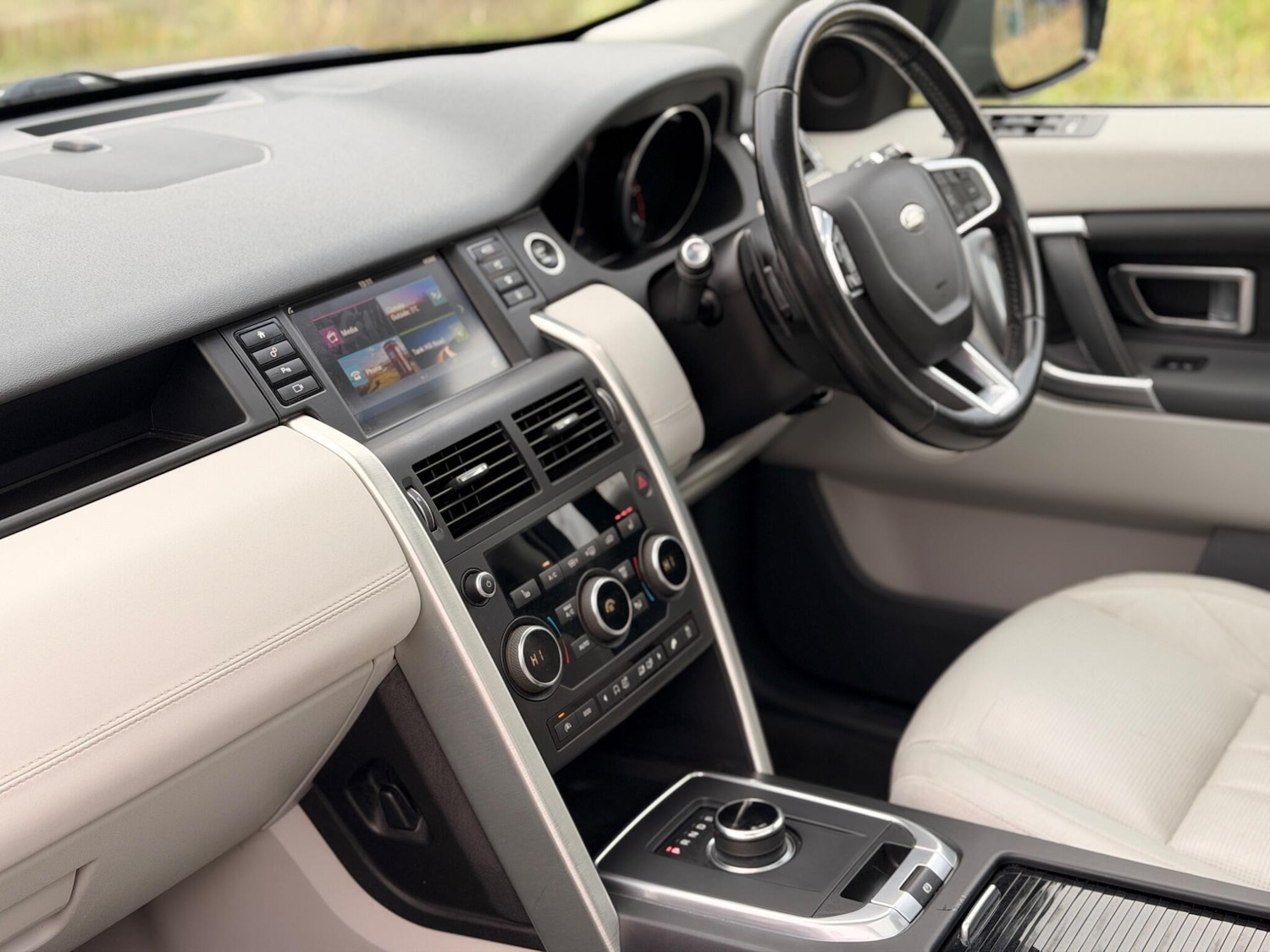 Used Land Rover Discovery Sport for sale - 76656990: Photo 9