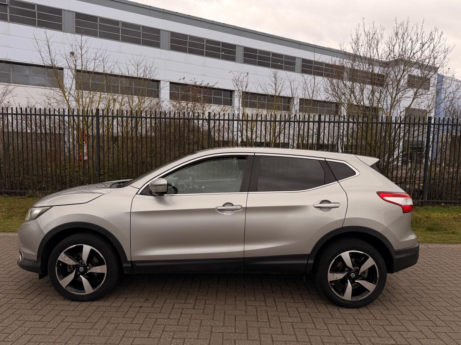 Used Nissan Qashqai 2015 for sale - 77637824: Photo 19