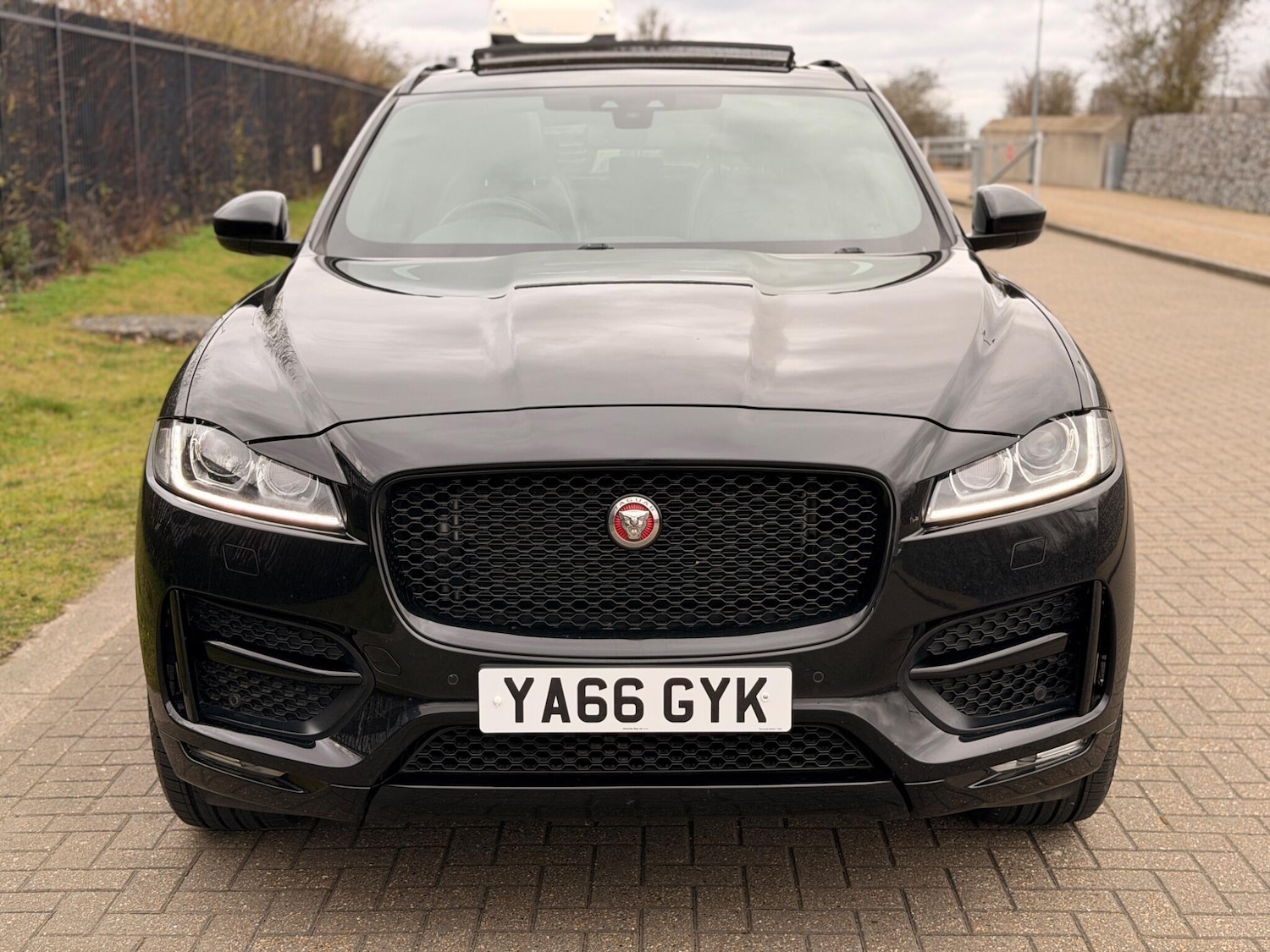 Used Jaguar F-Pace 2017 for sale - 77695346: Photo 2