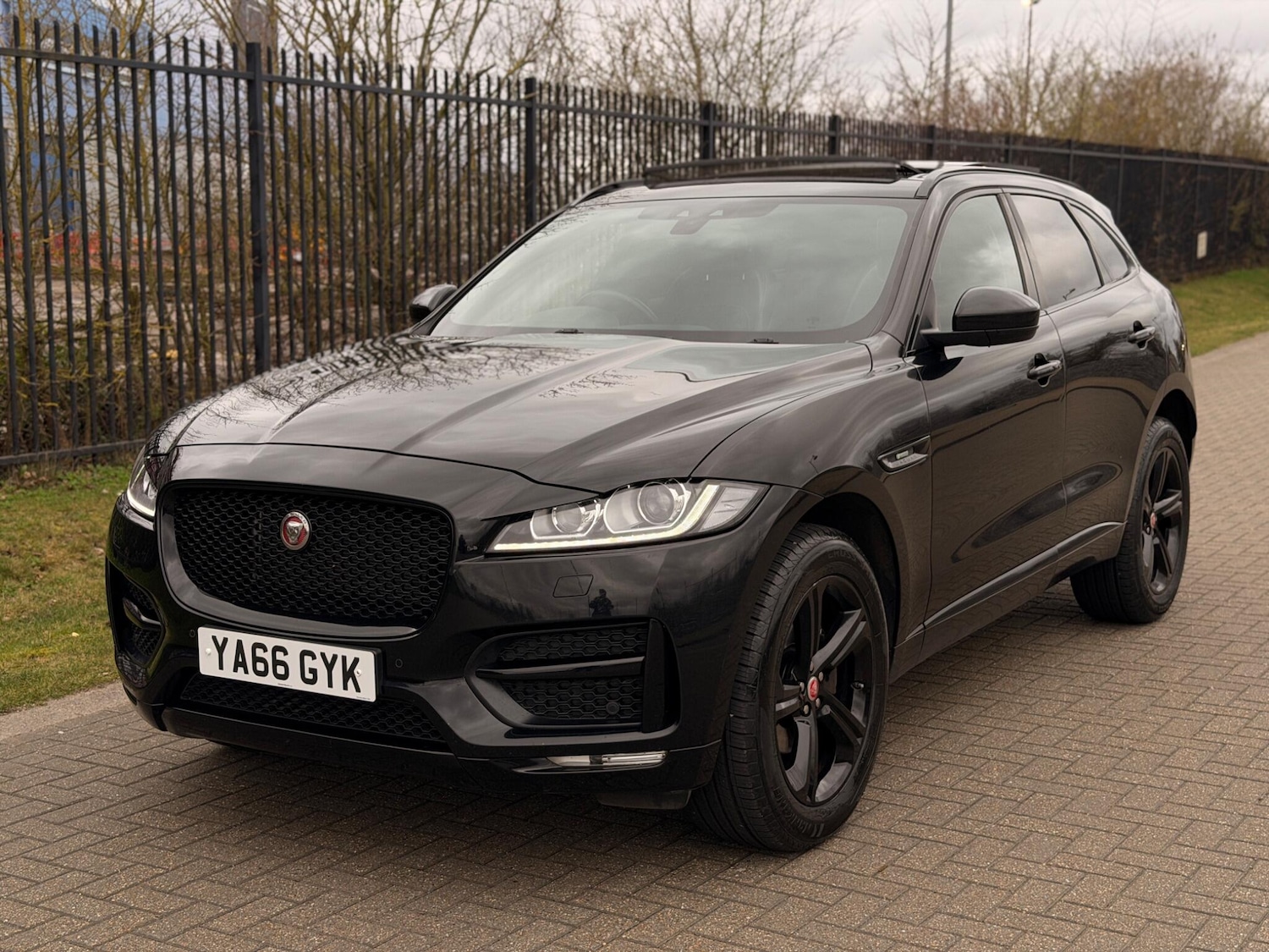 Used Jaguar F-Pace 2017 for sale - 77695346: Photo 3