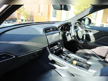 Used Jaguar F-Pace 2019 for sale - 77435376: Photo