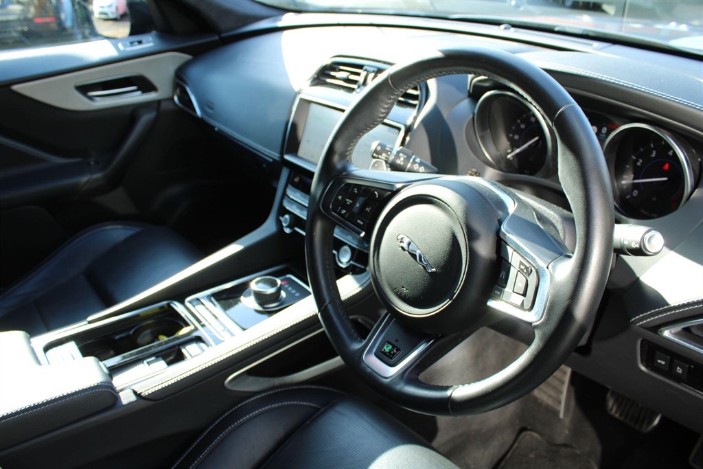 Used Jaguar F-Pace 2019 for sale - 77435376: Photo 6