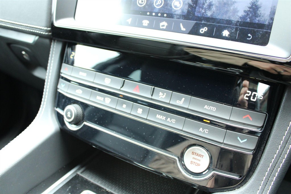 Used Jaguar F-Pace 2019 for sale - 77903616: Photo 28