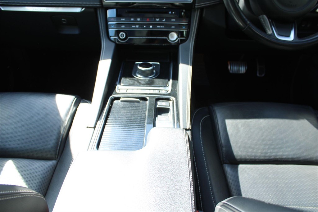 Used Jaguar F-Pace 2019 for sale - 78055452: Photo 8