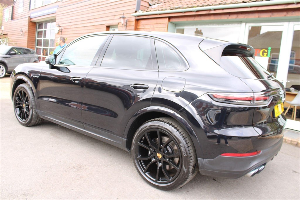 Used Porsche Cayenne 2020 for sale - 77903578: Photo 2