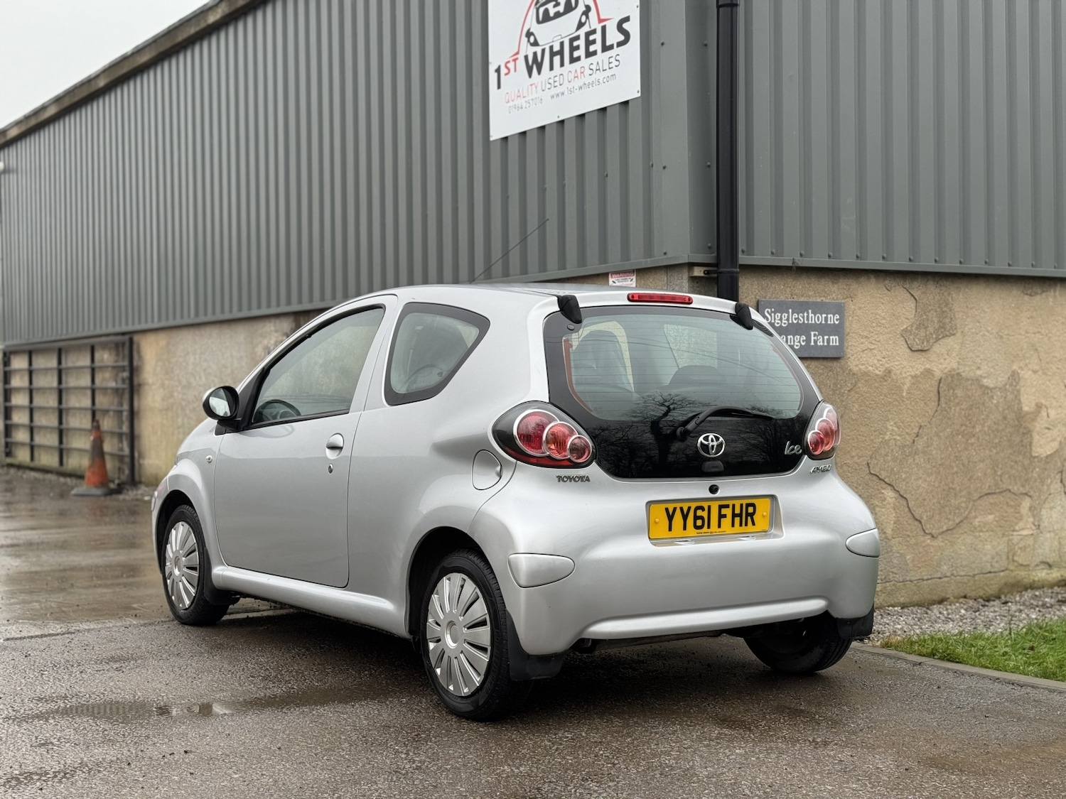 Used Toyota AYGO 2011 for sale - 77438261: Photo 2