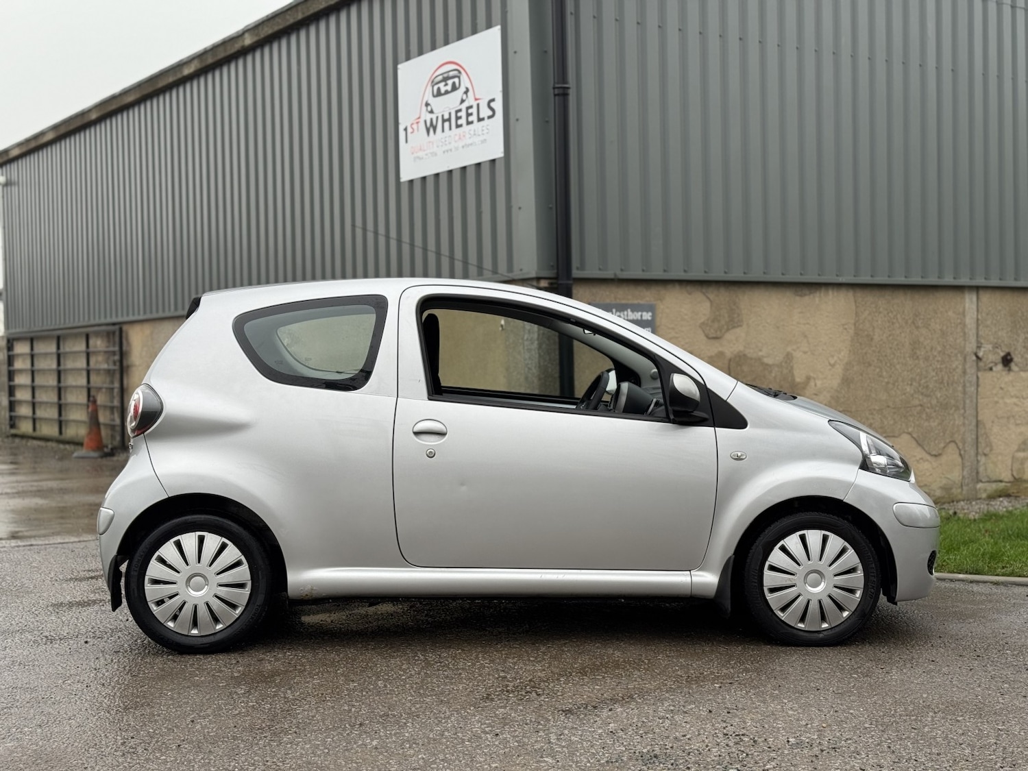 Used Toyota AYGO 2011 for sale - 77438261: Photo 5
