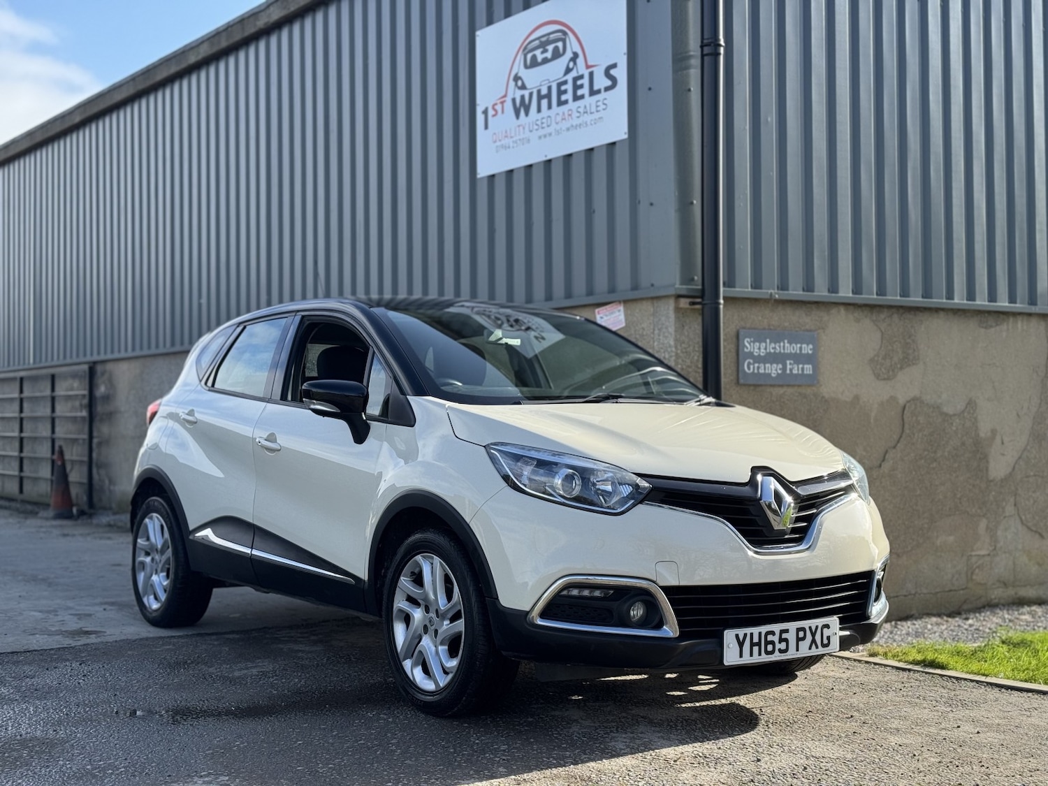 Used Renault Captur 2015 for sale - 77643668: Photo 1
