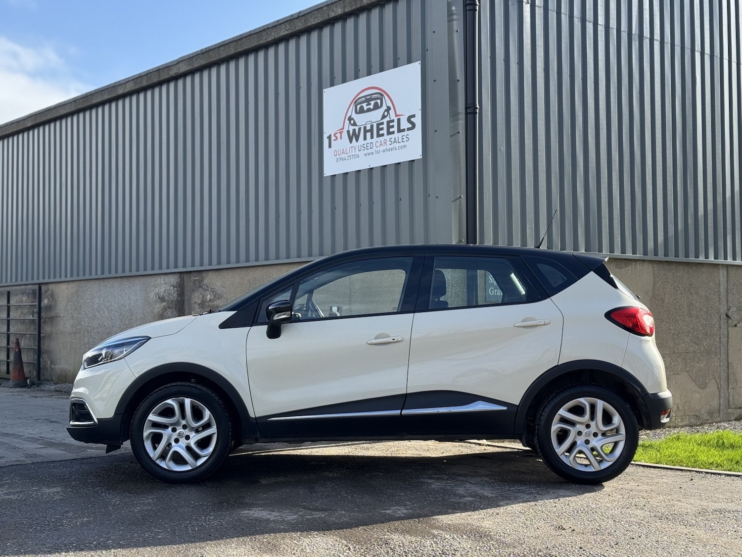 Used Renault Captur 2015 for sale - 77643668: Photo 3