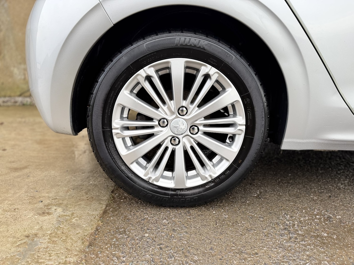 Used Peugeot 208 2018 for sale - 76951087: Photo 19