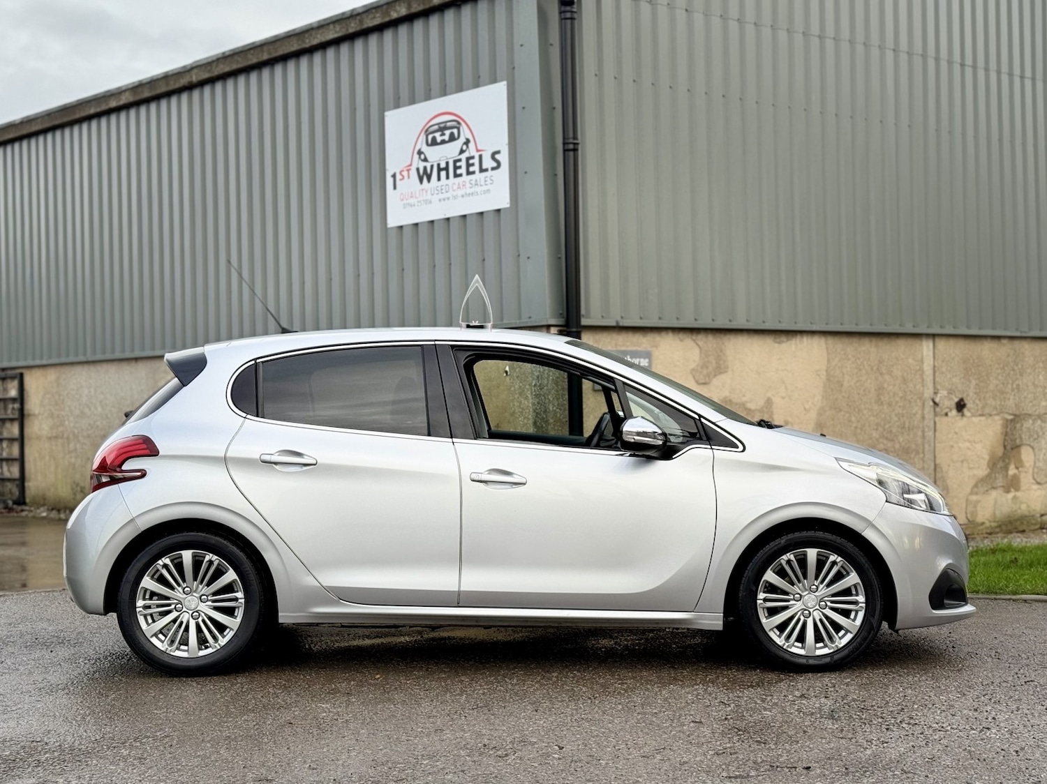 Used Peugeot 208 2018 for sale - 76951087: Photo 5