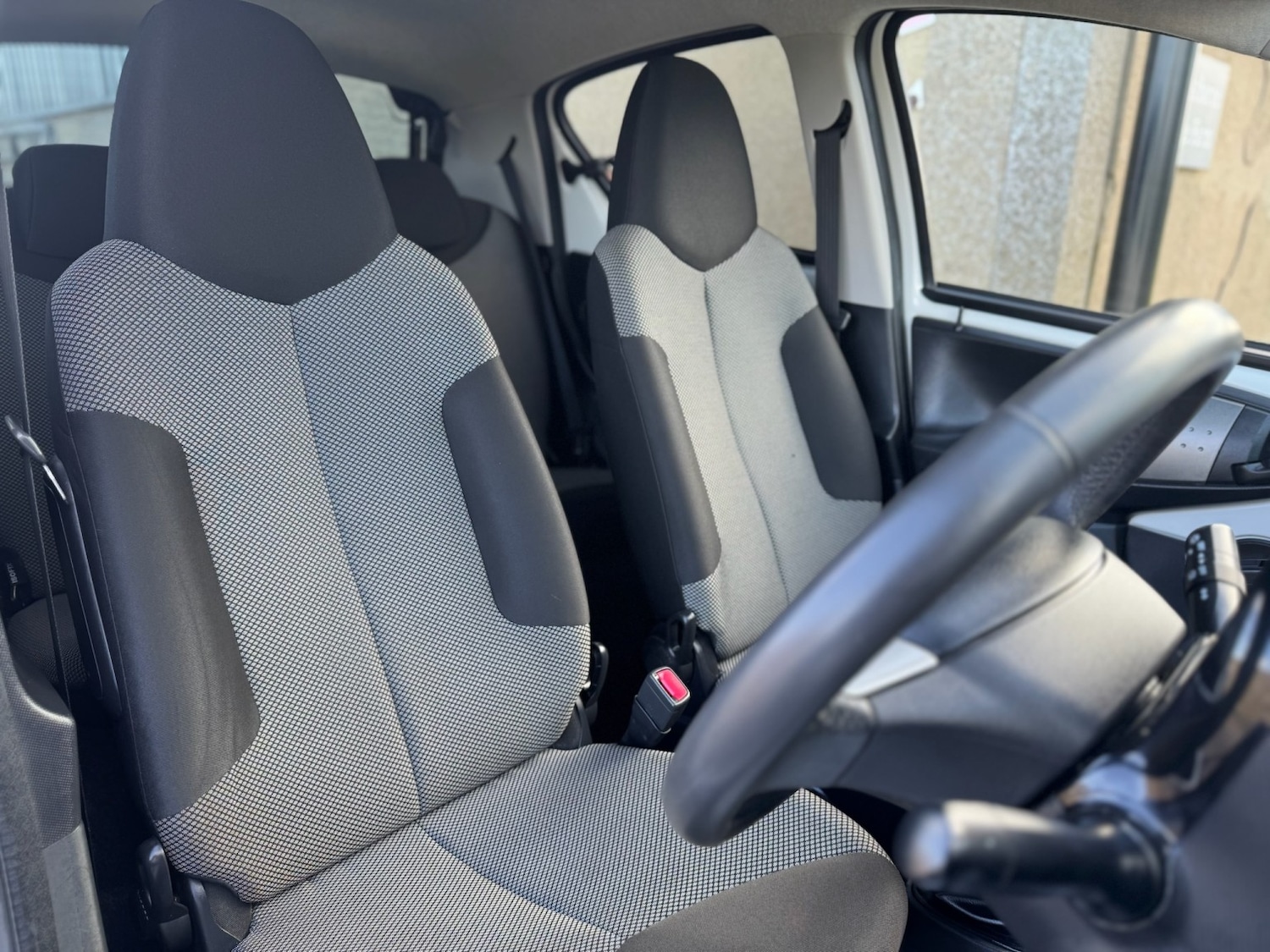 Used Toyota AYGO 2014 for sale - 78105918: Photo 25