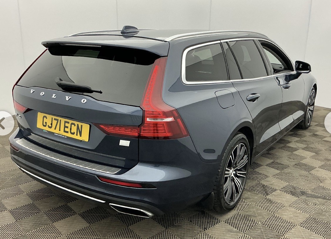 Used Volvo V60 2021 for sale - 77836940: Photo 2