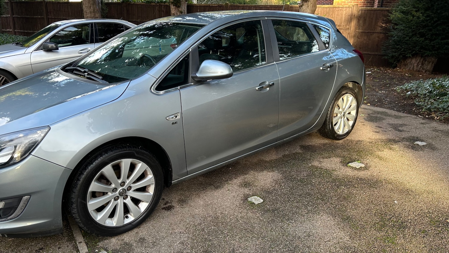 Used Vauxhall Astra 2012 for sale - 77326029: Photo 2