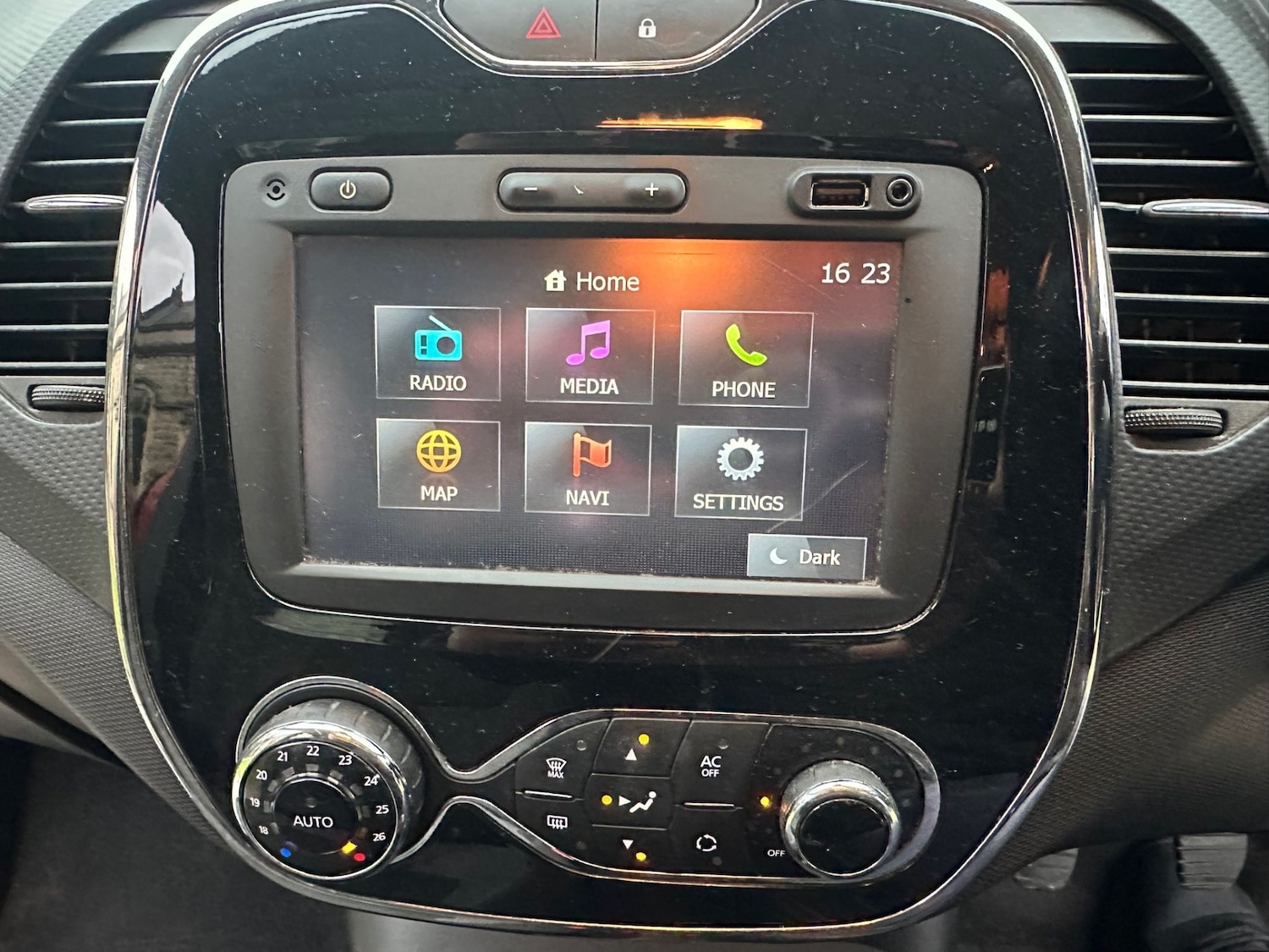 Used Renault Captur 2014 for sale - 77595739: Photo 11