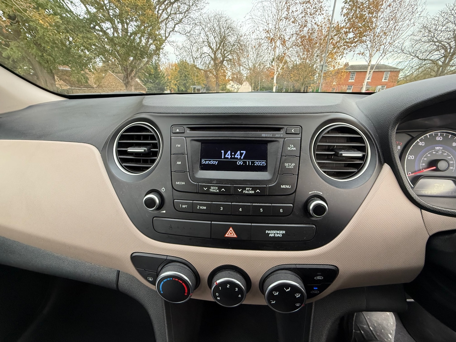 Used Hyundai i10 2015 for sale - 76526478: Photo 18