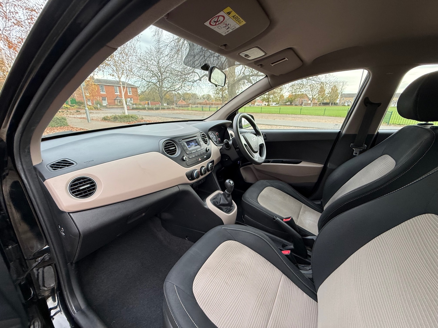 Used Hyundai i10 2015 for sale - 76526478: Photo 22