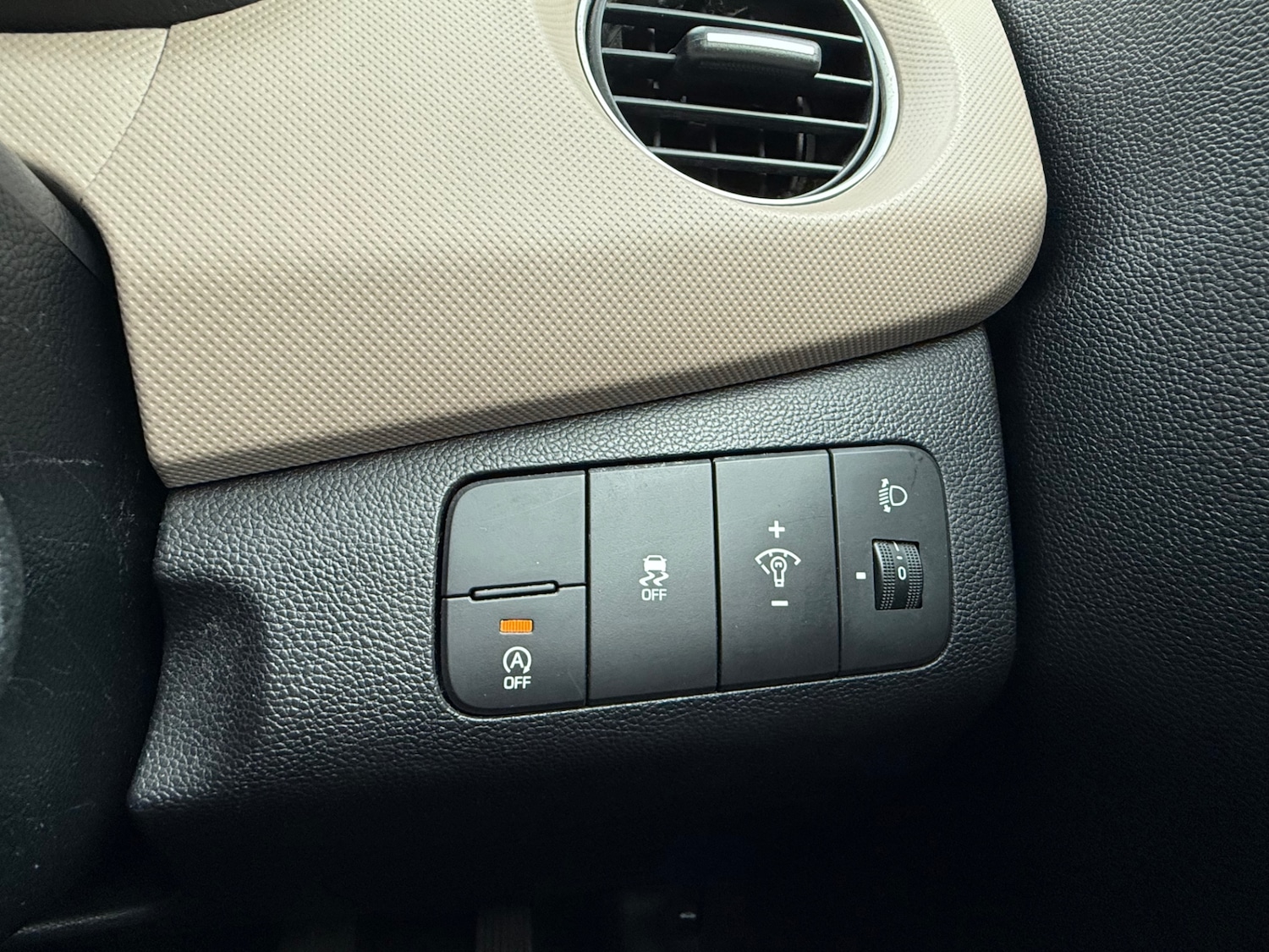 Used Hyundai i10 2015 for sale - 76526478: Photo 28