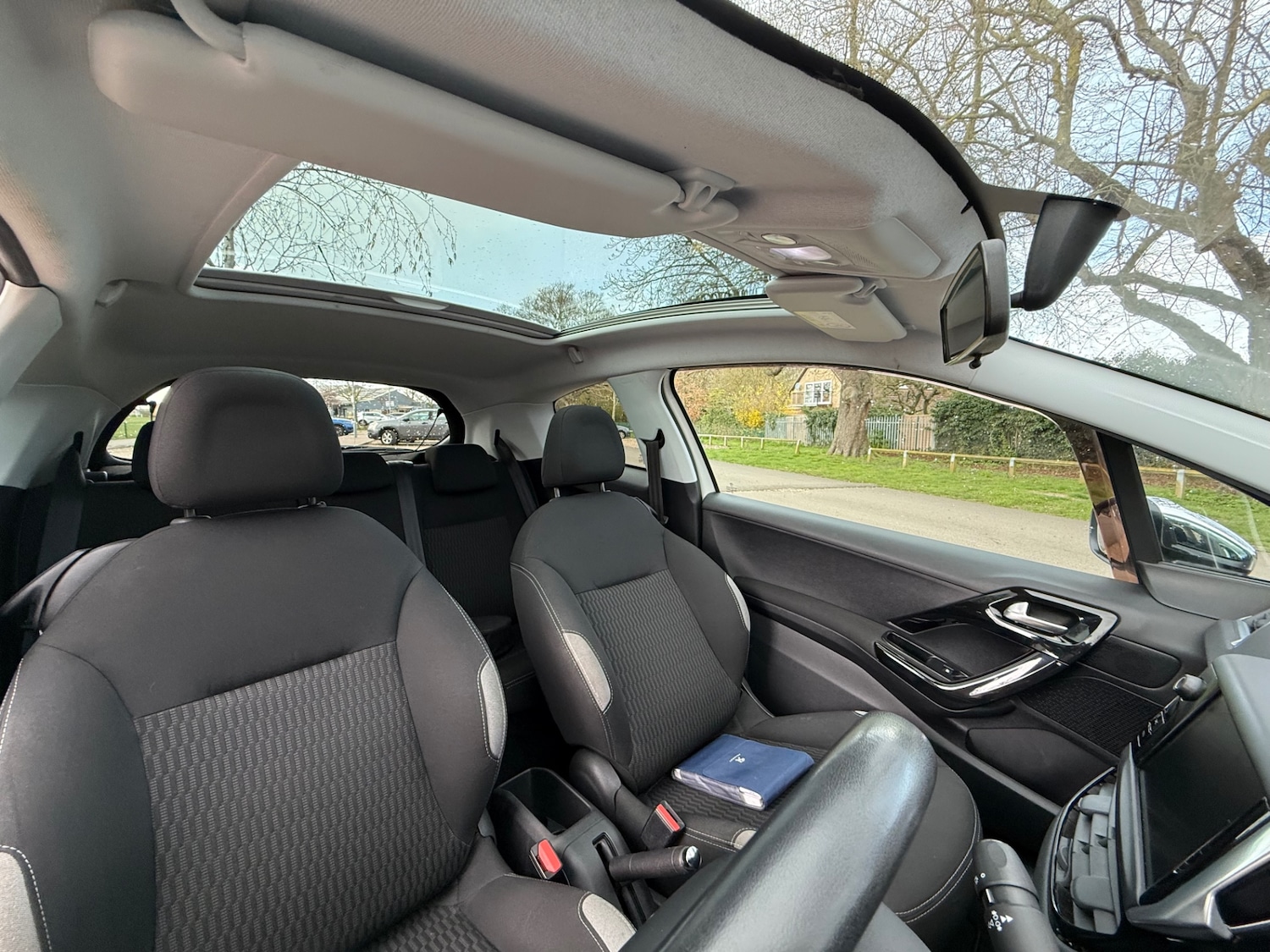 Used Peugeot 208 2015 for sale - 77985115: Photo 16