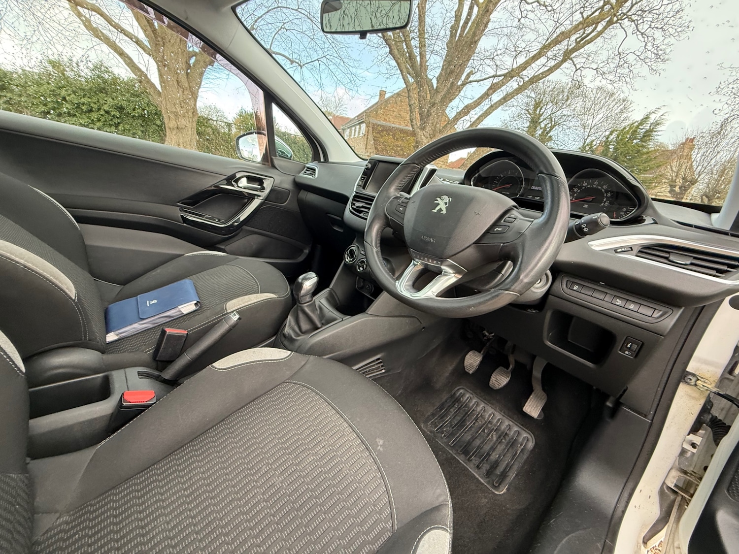 Used Peugeot 208 2015 for sale - 77985115: Photo 17