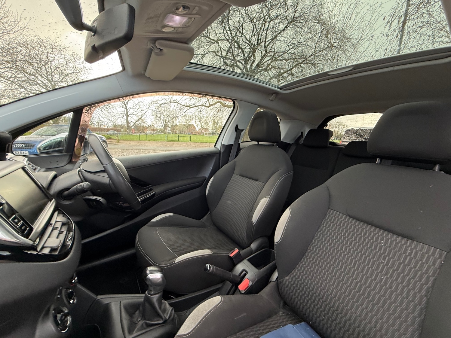 Used Peugeot 208 2015 for sale - 77985115: Photo 18