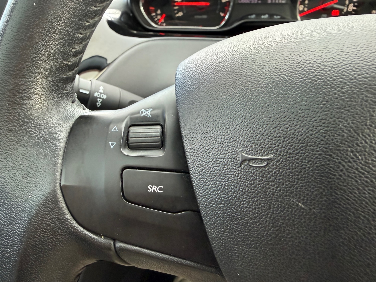 Used Peugeot 208 2015 for sale - 77985115: Photo 26