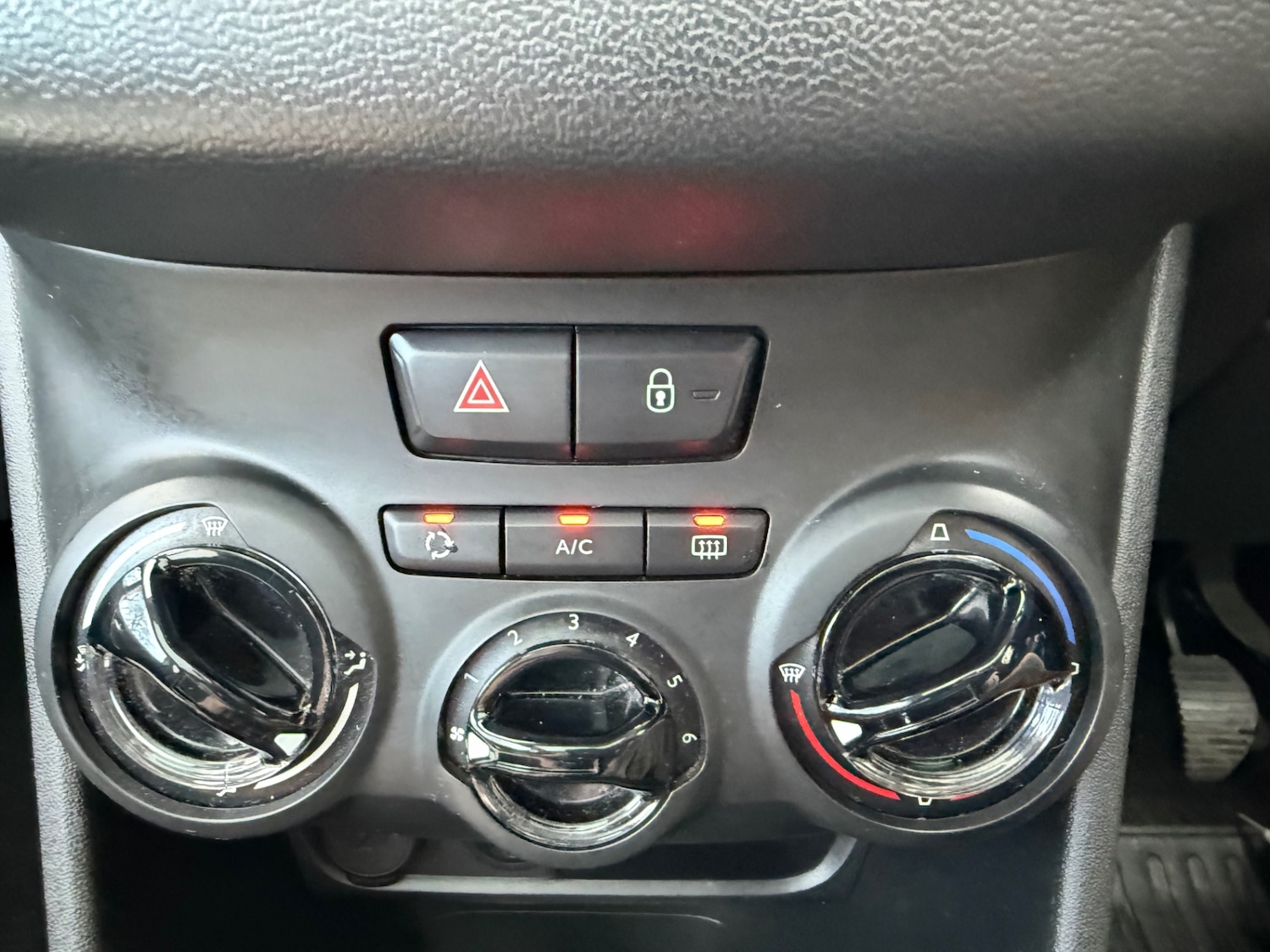 Used Peugeot 208 2015 for sale - 77985115: Photo 28