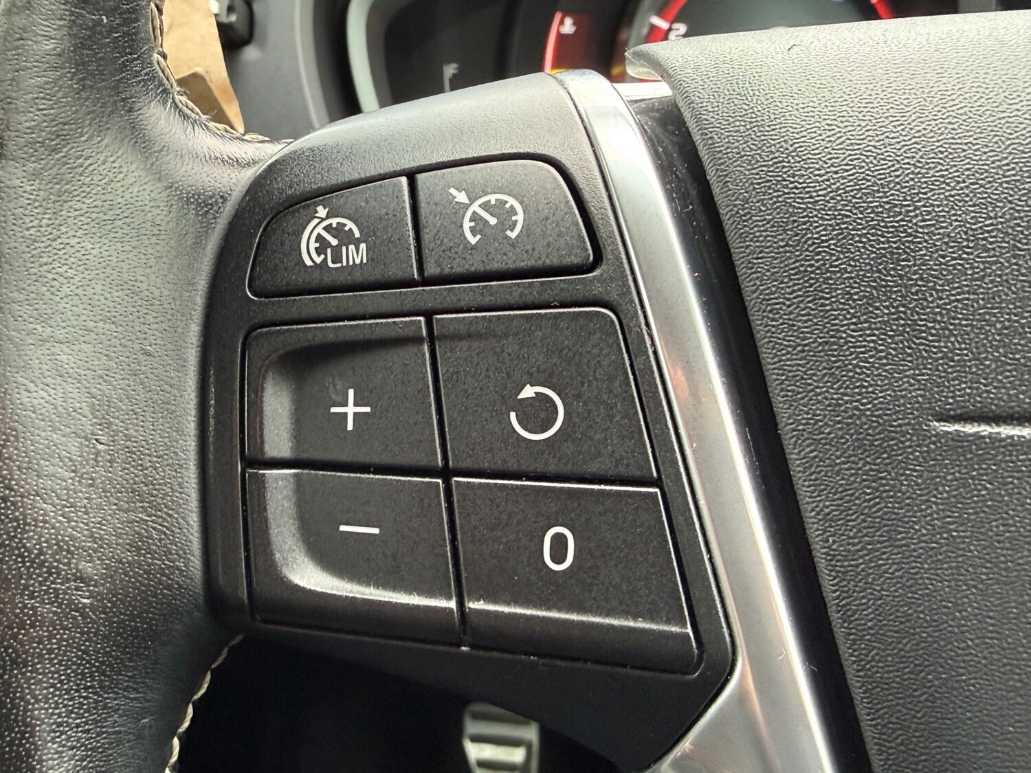 Used Volvo V40 2018 for sale - 77688634: Photo 38