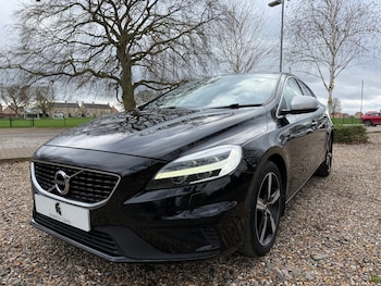 Used Volvo V40 2018 for sale - 77688634: Photo