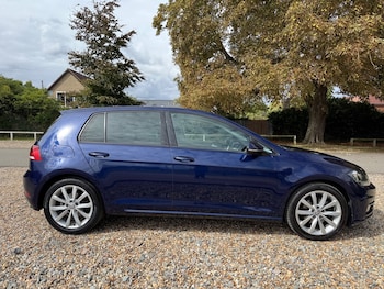 Used Volkswagen Golf 2017 for sale - 75630044: Photo