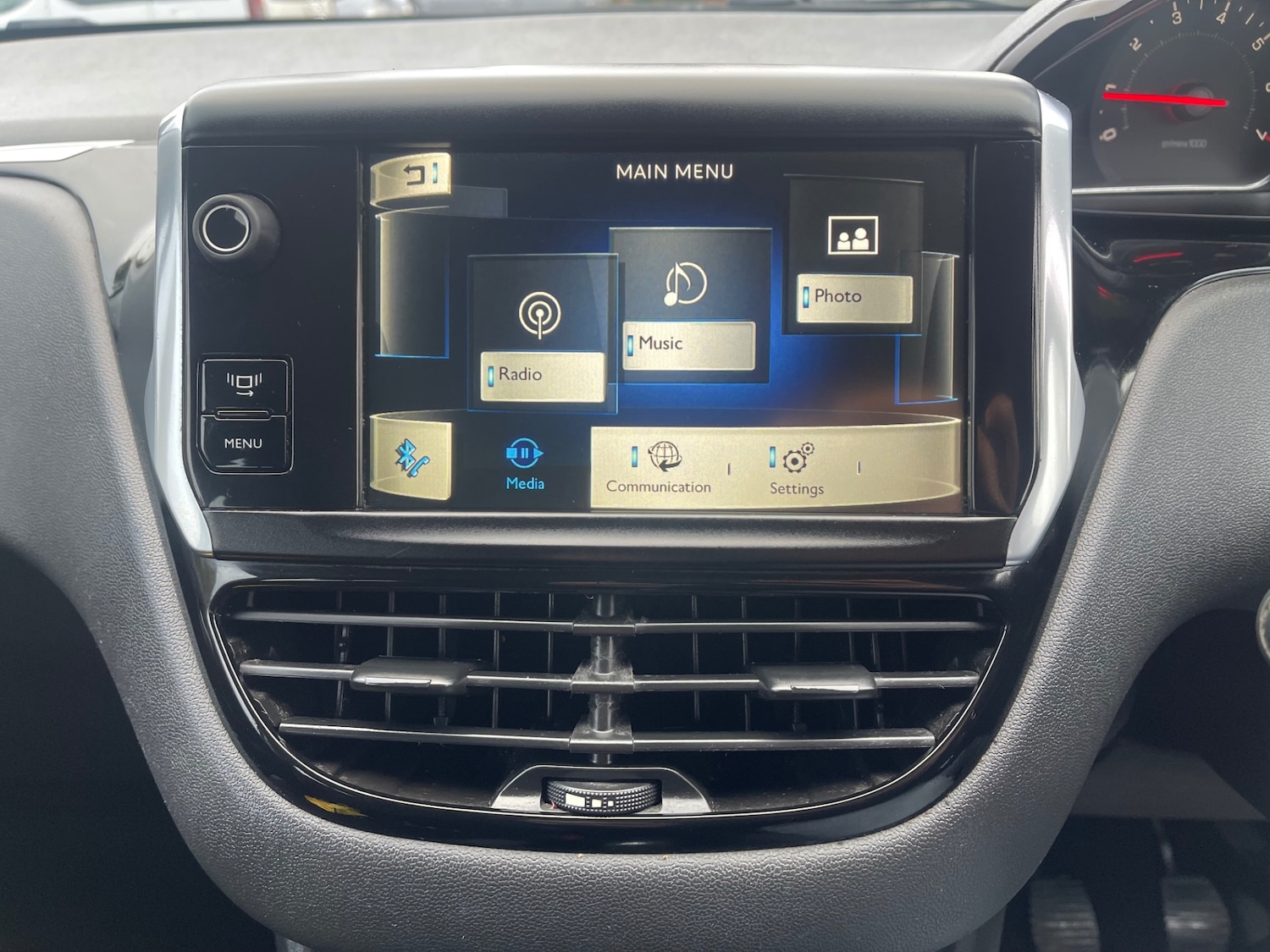 Used Peugeot 208 2014 for sale - 77365163: Photo 10