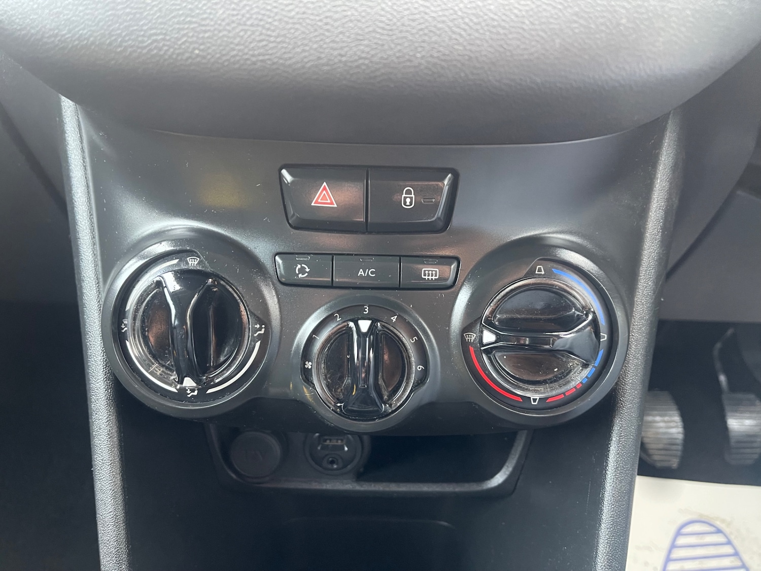 Used Peugeot 208 2014 for sale - 77365163: Photo 11