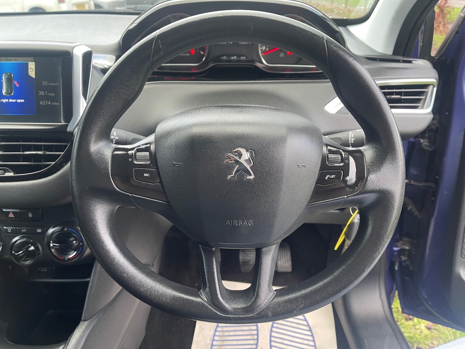 Used Peugeot 208 2014 for sale - 77365163: Photo 8