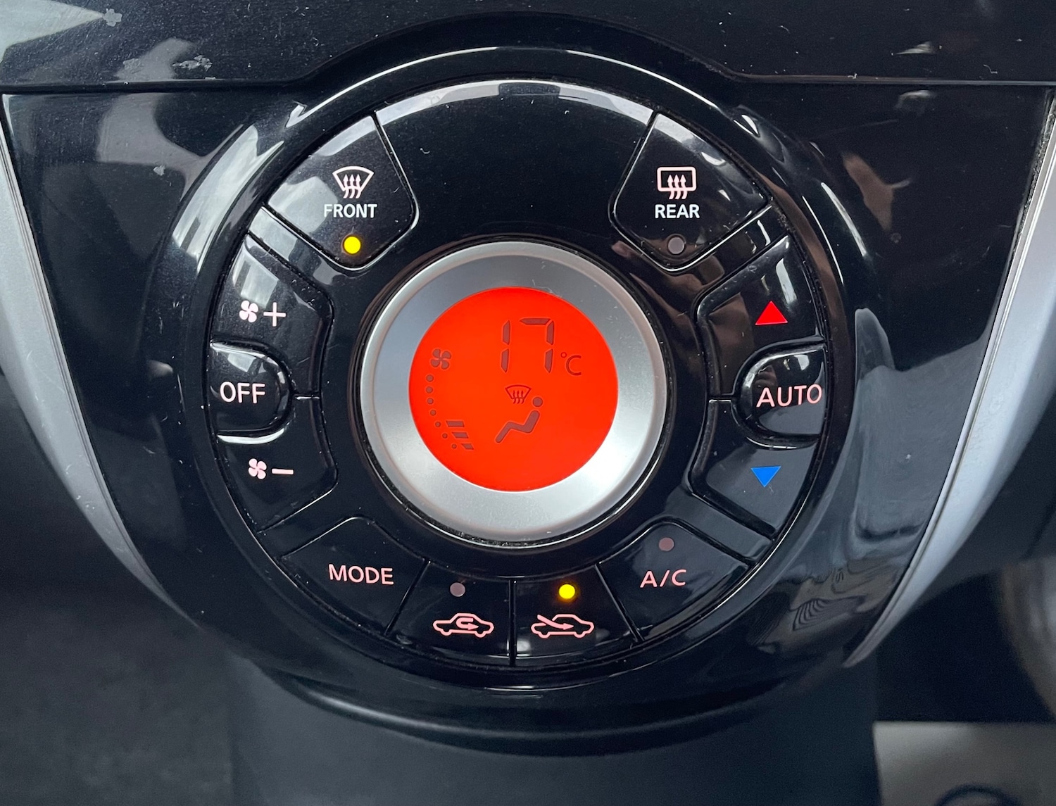 Used Nissan Note 2015 for sale - 76497621: Photo 12