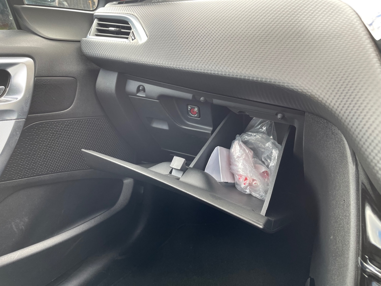 Used Peugeot 2008 2015 for sale - 76589730: Photo 14