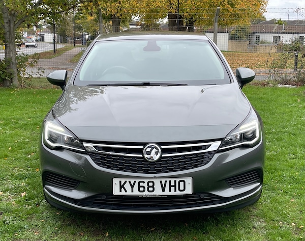 Used Vauxhall Astra 2018 for sale - 76288660: Photo 2