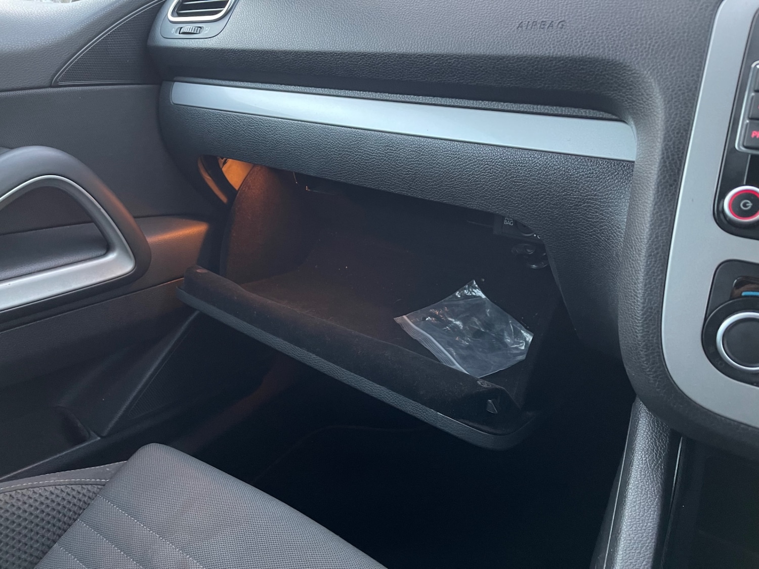 Used Volkswagen Scirocco 2011 for sale - 76758908: Photo 13