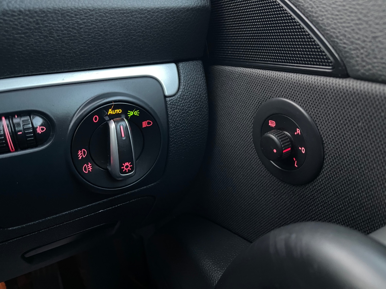 Used Volkswagen Scirocco 2011 for sale - 76758908: Photo 15